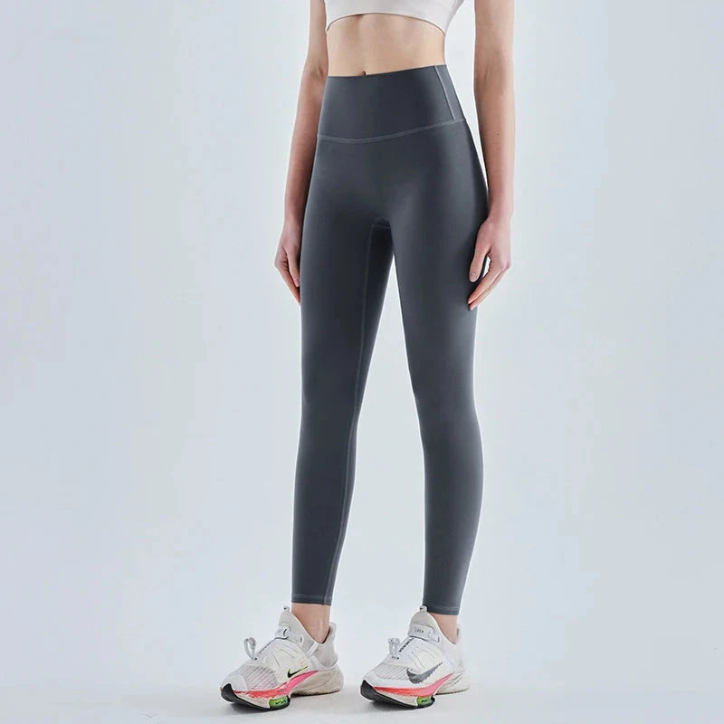"Yoga pants with no awkward lines, tight fitting, high elasticity, high strength, naked sensation, quick drying, fitness training"