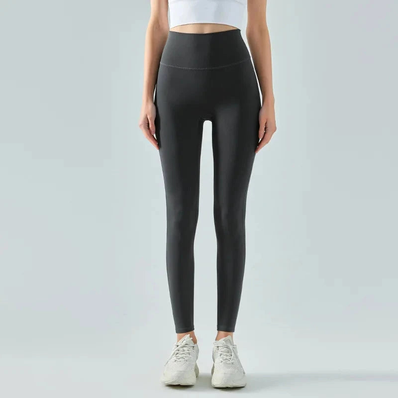 Yoga pants with no awkward lines, tight fitting, high elasticity, high strength, naked sensation, quick drying, fitness training